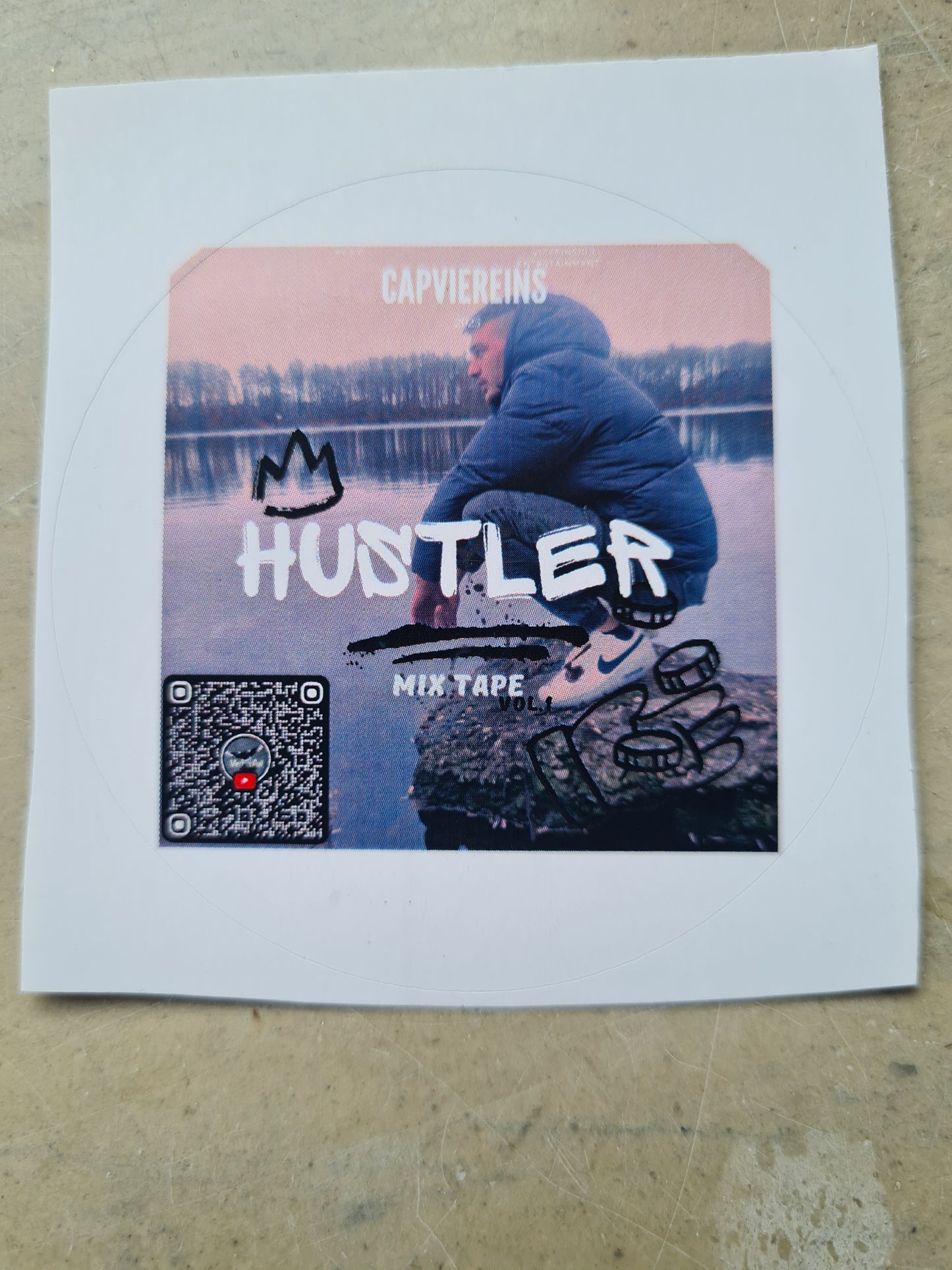 CapVierEins HUSTLER MIXTAPE Sticker mit QR-Code